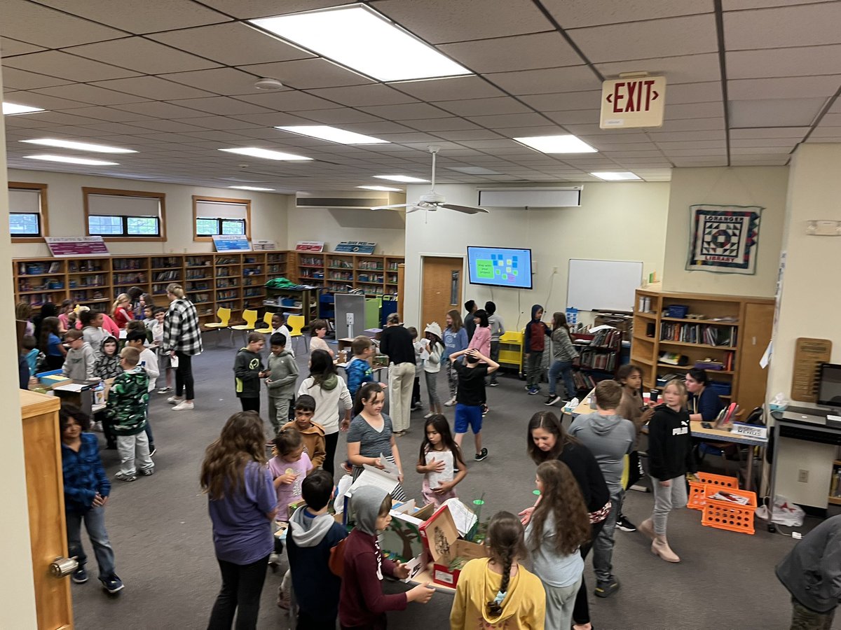 LorangerOOB's tweet photo. Our third graders are sharing their frog habitat projects with grade four students, and in a little bit our families will be in to see. Great work third graders! https://t.co/mVm0URS0Wk