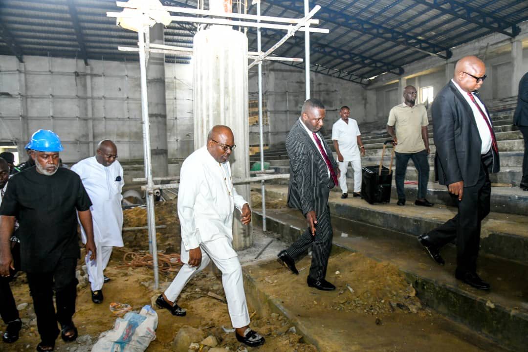 EpelleBright2's tweet image. His Excellency, #SimFubaraKSC, GSSRS, after performing the proclamation of the 10th Rivers State Assembly paid an unscheduled visit to the ongoing construction of the Convocation Complex of the University of Port Harcourt, being built by the Rivers State Government.

Sim for all