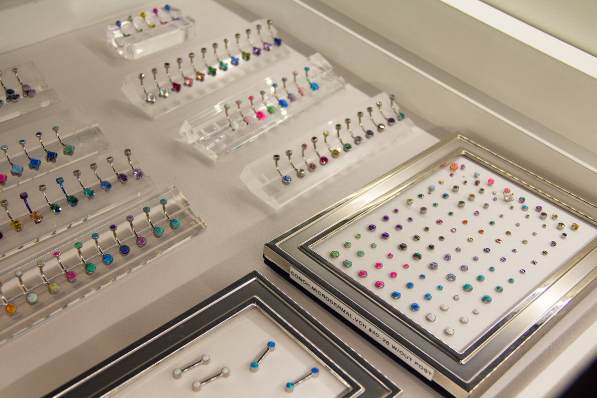 Ready to add some sparkle to your style? Come to Mint Piercing and get a new piercing today! Their experts will help you find the perfect placement and style to suit your taste. Let's add some bling to your look! 💎✨