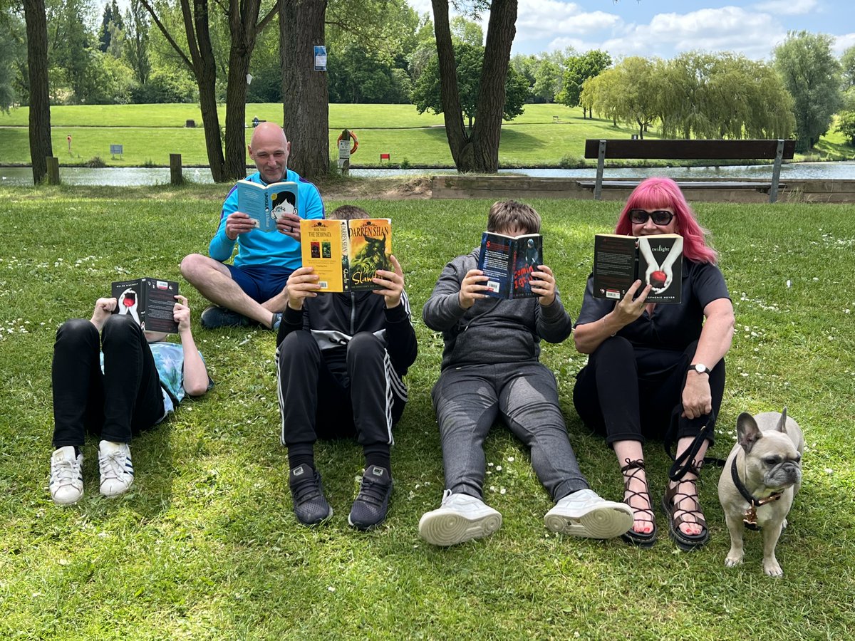 EvolveAcademyUK's tweet photo. Absolutely smashing first day back for our Revolve KS3 students. A lovely afternoon out at #hemsworthwaterpark reading books in the sunshine & of course a tasty treat for our school dog Bleu. #activelearning #functionalenglish https://t.co/SvVgUle6OE