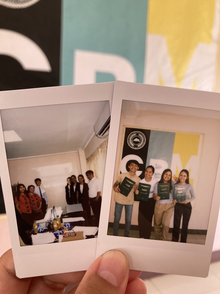 chescakegewan's tweet image. 3 swifties and 1 statistics master. Thank you, Lord 💕

#Gradwaiting