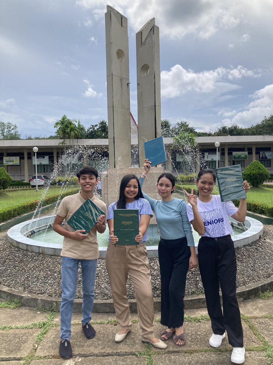 chescakegewan's tweet image. 3 swifties and 1 statistics master. Thank you, Lord 💕

#Gradwaiting