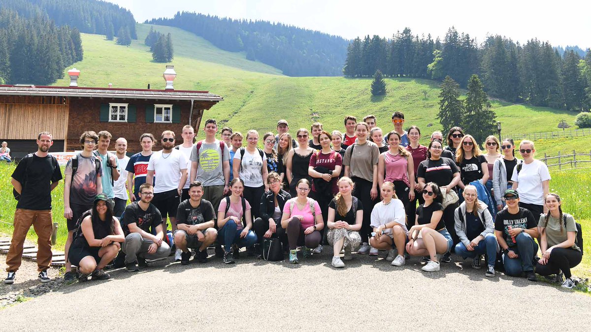RudolfHoermann's tweet photo. Teamwork in luftiger Höhe 🤝💪
Am Donnerstag, den 02.06.2023, fand unser alljährlicher Azubi Ausflug statt. Dieses Jahr im Hochseilgarten Bärenfalle bei Immenstadt. 🌳🐻
https://t.co/pjMq6WmjVK

#hoermann #ichbineinhörmann #gemeinsamstark #ausflug #azubi #ausbildung #karriere https://t.co/7xTt0BQJUn