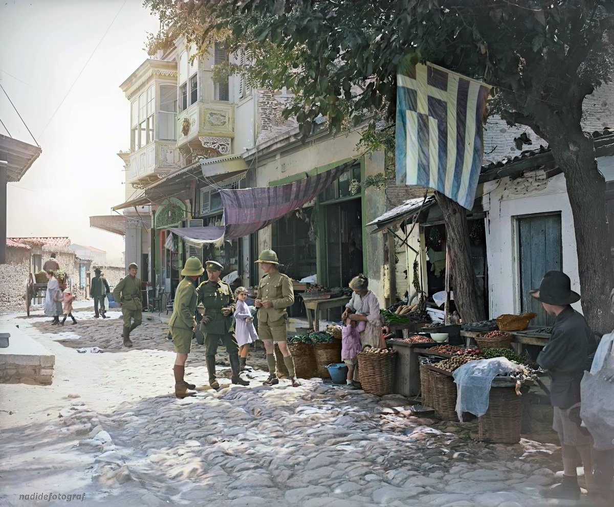 İzmir'de bir sokak, Mayıs 1919
(renklendirip, netleştirdim)