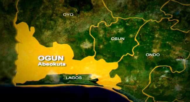 The4plug's tweet photo. Drama As Thugs Storm Ogun Gov Election Tribunal Premises https://t.co/vIwfYkS1en