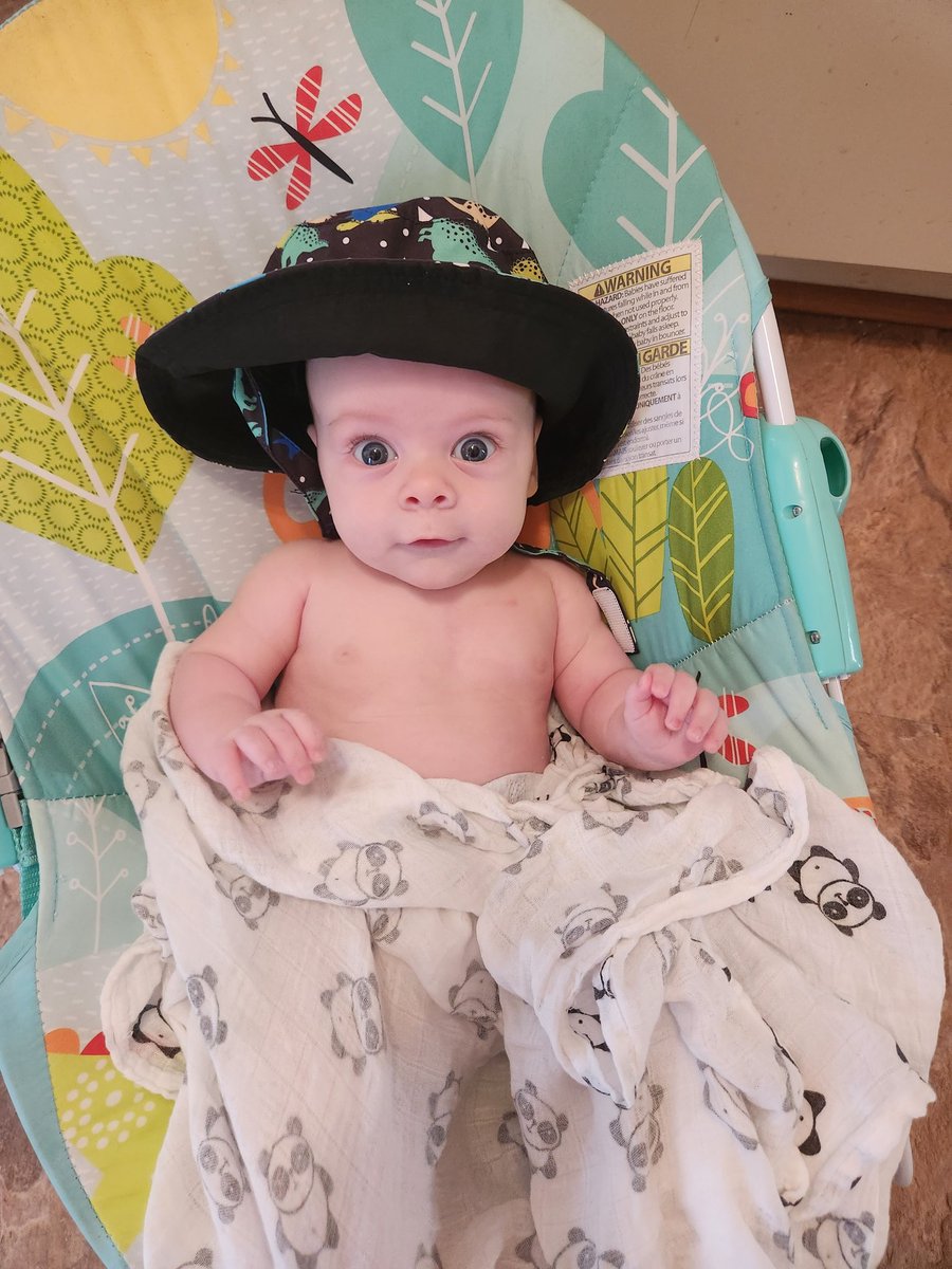 It's bucket hat season! 🩵🌞
(Although I would prefer autumn)
And...how are you so big already, my gaaawd. 🥺🥰