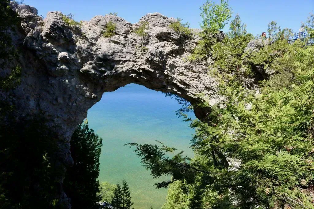 Arch Rock - One of the most visited sights on Mackinac Island!  #mackinacisland #puremichigan #rockformations #arch buff.ly/37MCK1M