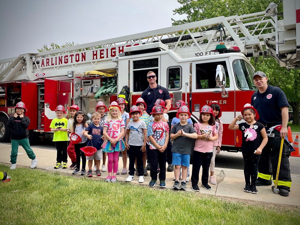 ArlingtonHtsGov's tweet photo. Arlington Heights Fire and Police Departments recently visited Juliet Low Elementary School's Explore More Day! Kindergarten classes learned about safety, saw fire and police vehicles, and even got to know our AHPD K9’s!  Such a fun day! https://t.co/xXYIsYS9Bb