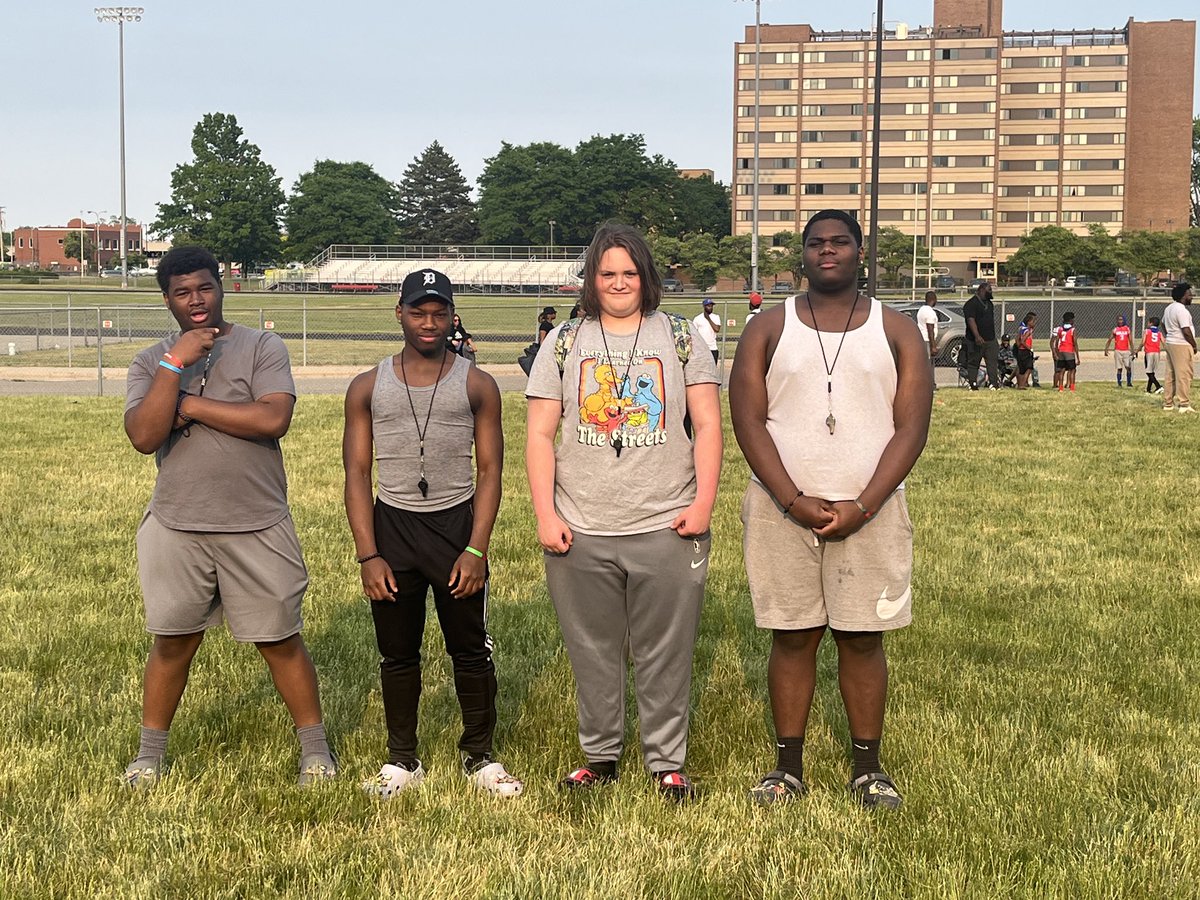 TheClemFootball's tweet photo. Big Shout out to these Varsity Football players on helping referee the Barracudas 7on7 games this past Sunday. It’s more than a game! #TheClem #WAR #ServantLeadership 🔴⚪️
So. Rayon Poole-OL/DL
Jr. Tre McLeod-RB/LB
So. Robert Richards-OL/DL
FR. Emanuel McLeod-OL/DL https://t.co/RDLFTiKW4C