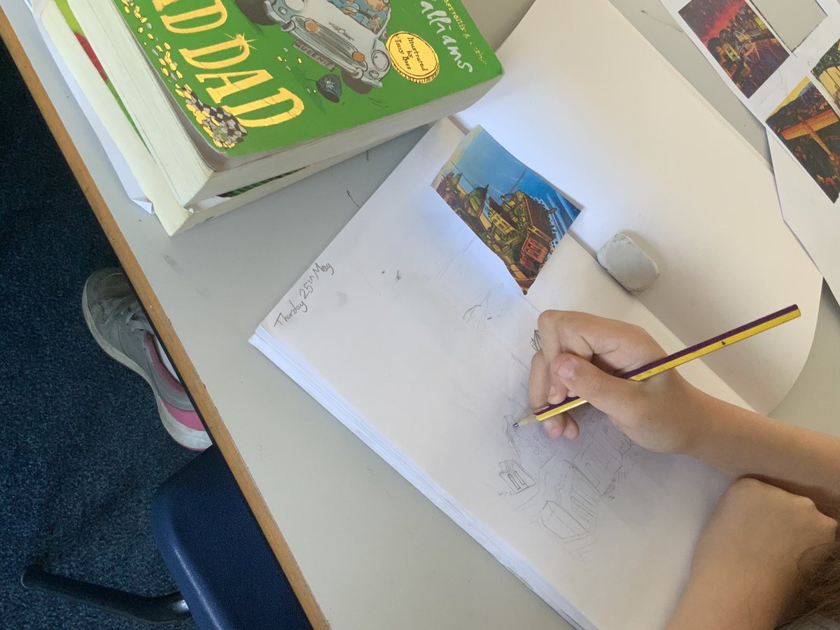 #y5rdps showed some excellent sketching skills today. We have been learning about the art <a href="/JimEdwardsArt/">Jim Edwards</a> and using his artwork as an inspiration. Super work 🖌️🖼️