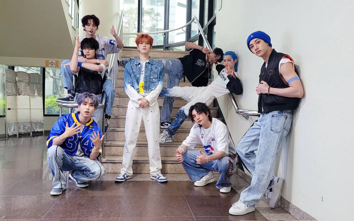 dimpleechan's tweet image. thread of all the skz contents starting from comeback day 😭 (to make our lives easier)