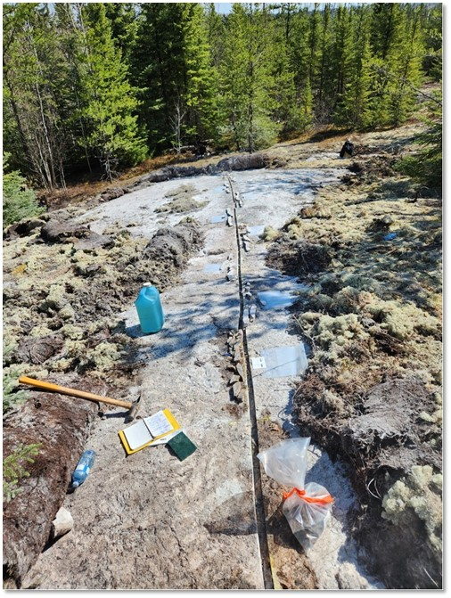 ChrisTimmins's tweet photo. Rock Edge - Field Work Completed at Terrier Property

VANCOUVER, BC / ACCESSWIRE / June 5, 2023 / Rock Edge Resources Ltd. (the "Company" or "Rock Edge") (CSE: $REDG) is pleased to announce that the Company has concluded its 2023 field program on their Terrier property (the "Property") located 40 km north of Nakina, Ontario. Over the last week portions of the Property has been mapped and sampled for its rare-element pegmatite hosted mineralization. The Terrier group of claims lies 15 km northeast of the Superb Lake pegmatite field, where Rock Edge announced 2.47% Li2O over 3.2 m in initial channel sampling last year (see press release dated December 14, 2022).

A total of seven areas containing undocumented pegmatite dykes were discovered. The Volta Dyke (Photo 1) contains two pegmatite dykes approximately 20 m in width and traceable up to 100 m in length before plunging under overburden cover. A total of 47 one-metre channel samples were taken at the Volta. The Joule Dyke saw 10 channel samples taken ranging from 0.5 to 1.0 m in length.

Charles Desjardins, CEO of Rock Edge, states, "Following our boots on the ground success at Pag North, east of Longlac this spring, the Terrier land package has revealed some extensive pegmatite dykes that warranted abundant channel sampling. And we are in familiar territory next to our Superb Lake pegmatite field where channel sampling last year confirmed lithium-bearing mineralization. Observed mineralogy of the newly discovered pegmatite dykes at Terrier appears favourable to host rare-element mineralization. We have a total of over 200 samples at the lab, and we look forward to receiving the analytical results from our Phase 1 exploration programs."
$REDG.cn #lithium #Ontario #exploration