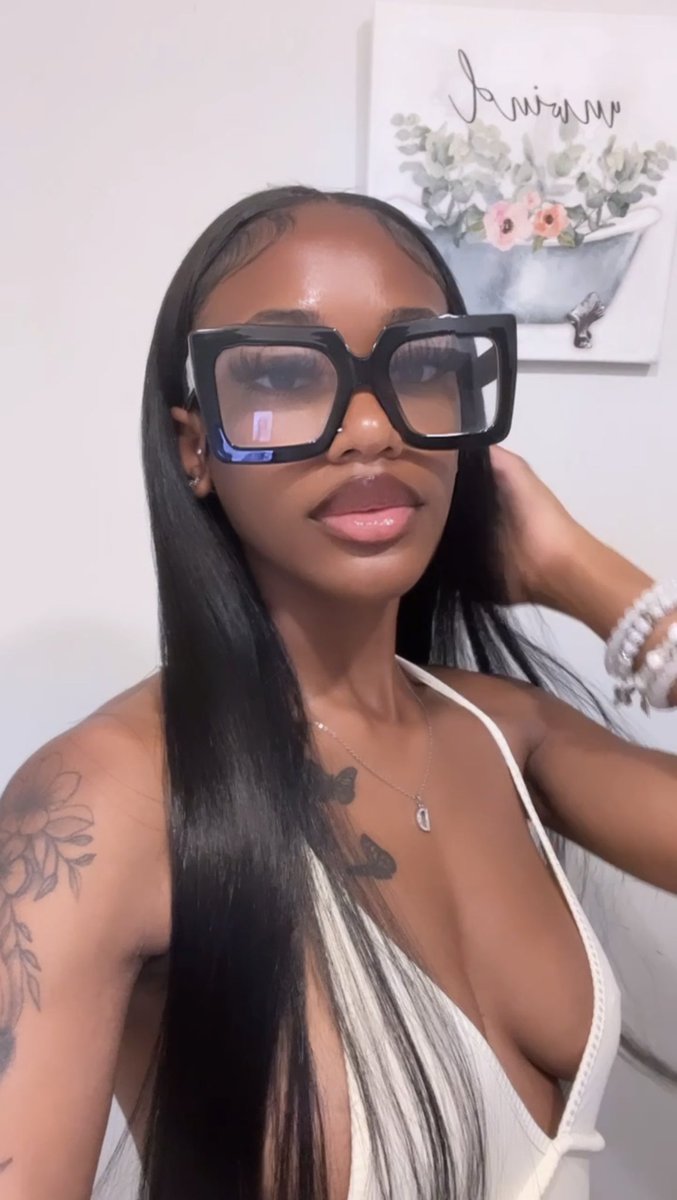 too_0fficiall's tweet photo. I’m really pretty af🥰 https://t.co/85mErf5IjL