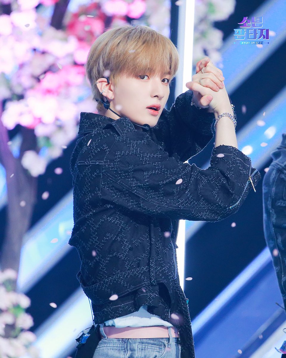230605 MOON HYUNBIN 
hyunbin post on <a href="/fantasyboys_/">소년 판타지</a> 

#MOONHYUNBIN #CIIPHER #FANTASYBOYS #싸이퍼 #현빈