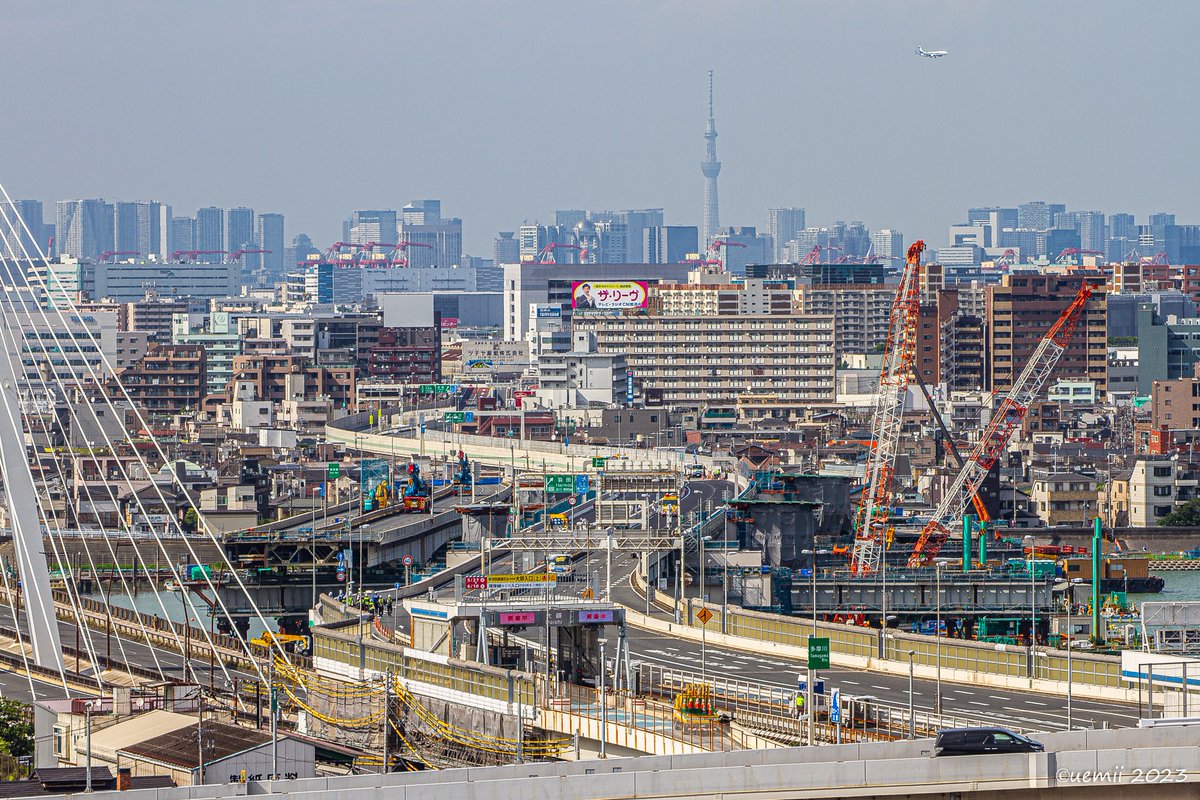 uemii's tweet photo. 今日6/5 通行止め10日目の高速大師橋。新橋梁のアスファルト舗装も終わり、視察でしょうか大勢の人が歩いているのが見えました。#大師橋 #通行止め #高速大師橋リニューアル #elevatedexpressways https://t.co/iHeTJ49JBy