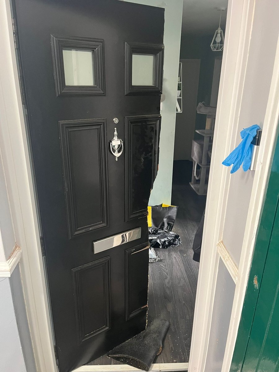 A man and a woman have been arrested following a warrant in #GreatWakering around 9.30am today (Monday 5 June).
Read more here:
facebook.com/EPRochford/pos…
