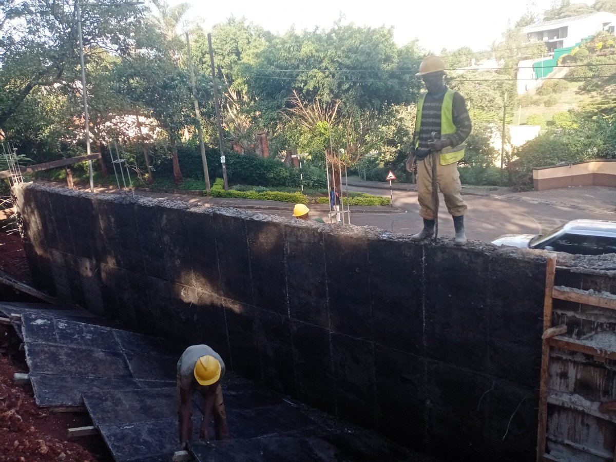 cenas_j's tweet photo. Just stripped of the cast retaining wall's stem to check the content. #Progress https://t.co/blYVhEOpYX