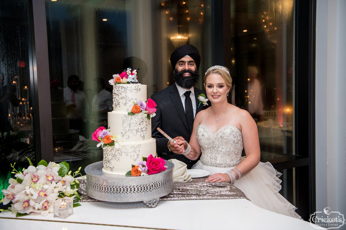 Vangie_Events's tweet photo. The Formal Wedding Ceremony for the Indian Wedding had come to an end, as all the celebrations over those past 3 days had been memorable and filled with joy. We thank every person who was a part of this momentous celebration! Congratulations to a lovely pair of individuals 😍 🤗 https://t.co/lmcoJD8kO6