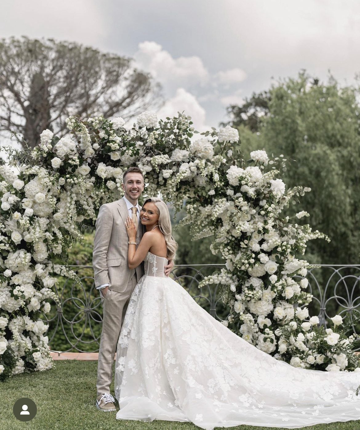Last old school joke … congrats to my oldest son and new daughter in law! But for real though.. Talia you look gorgeous and I hope the best for y’all and many years of love and happiness ❤️ @miniminter @TaliaMar https://t.co/UYi879Ghyh