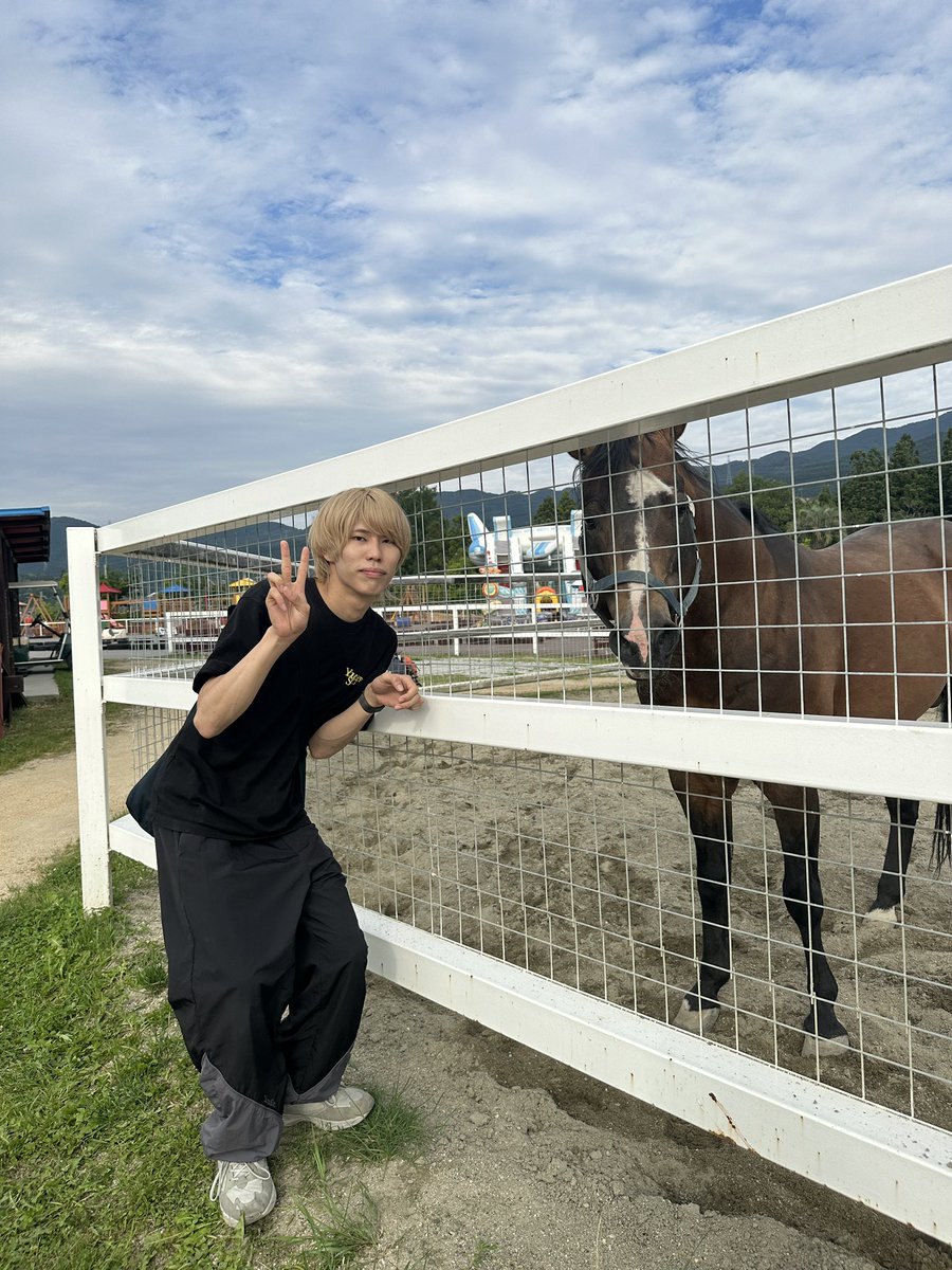tsutsui_desu's tweet photo. 近々、サポートでベース弾きます✌️ https://t.co/sXnxzle2Dt