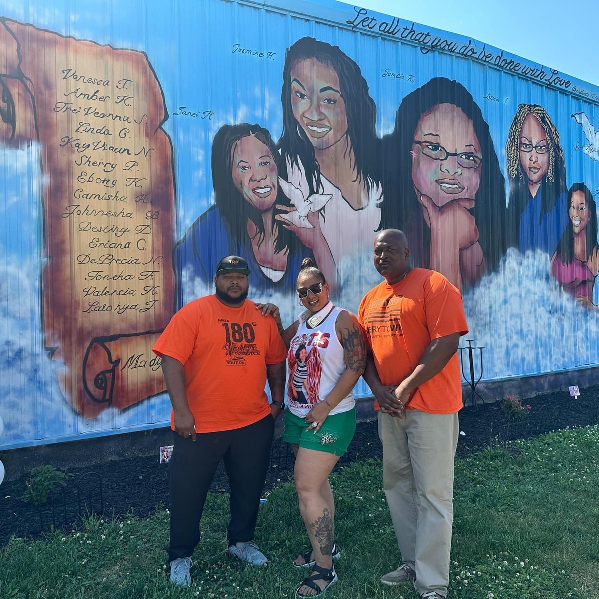 YouTurnOmaha's tweet photo. YouTurn continues the support for the fallen but NEVER forgotten lives to senseless violence. As we sponsor the mural to forever memorialize the lives lost. Special thank you to Ms. Buffy Bush for making this happen! #AQUEENSLEGACY https://t.co/NiijB7dXPG