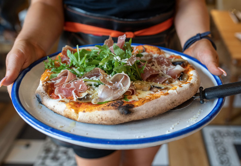 lp_themoathouse's tweet photo. Wood-fired pizzas, freshly made and super tasty
Come and enjoy our offer, 2-4-1 Pizzas Monday - Thursday 5 - 6:30 pm
.
.
.
#TheMoathouse #LovelyPubs #Alcester #Pizza #Offers https://t.co/rmKGWSNUiG
