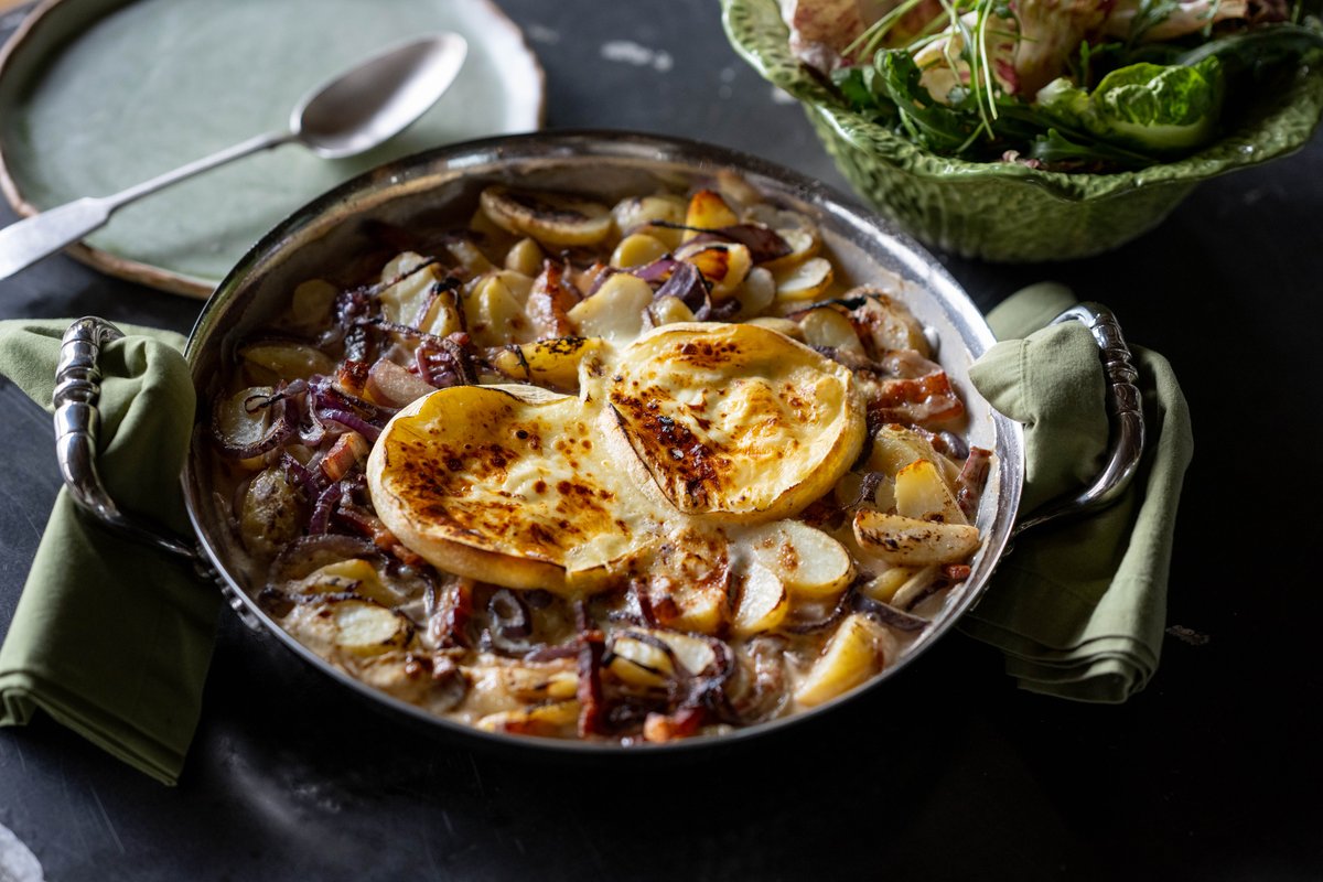 This #SimplySeasonal recipe is an indulgent and creamy delight perfect for spring evenings. @JamesMartinChef has created a simple six step tartiflette featuring deliciously nutty #JerseyRoyals as the star of the show. Find the recipe in the link below. bit.ly/43F32xS