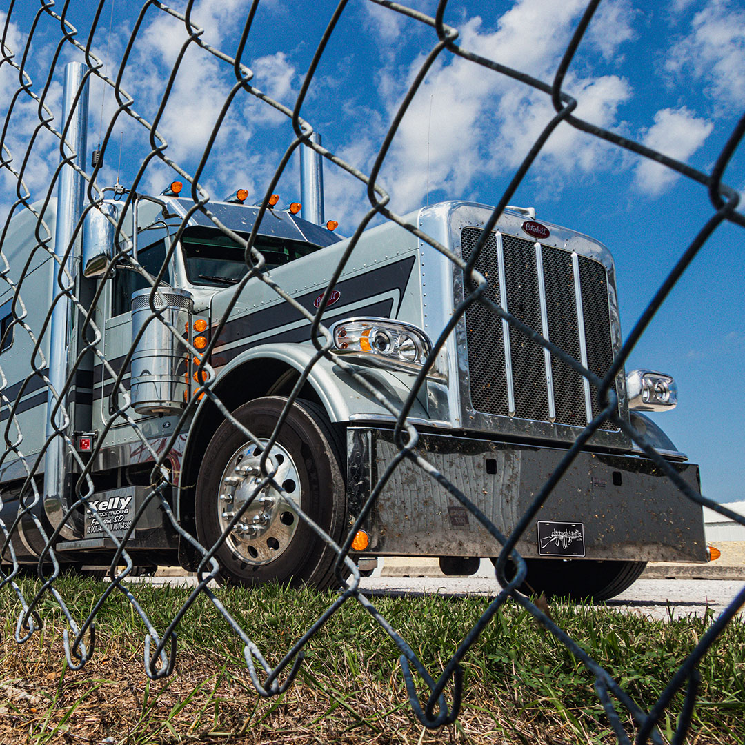 ⛓️Had to cage up this beast. ⛓️

#4StateTrucks #ChromeShopMafia #chrome #semitrucks #trucking #customrig #bigrig #18wheeler #largecar #cdldriver #trucker #truckers #longhaul #diesel