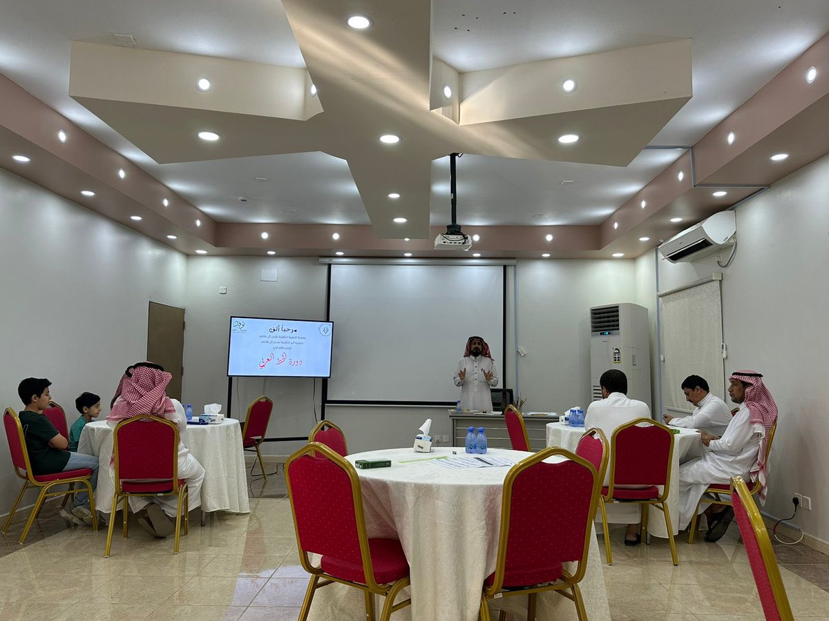 t_alasem's tweet photo. المدرب : عبدالله علي التوم وبالشراكة مع جمعية البر الأهلية بسحر آل عاصم وجمعية التنمية الأهلية بقرى آل عاصم تم اليوم في السحر تنفيذ دورة الخط العربي بهدف حمايته من التقنيات الحديثة والتدريب على مهاراته وفنونه المتميزة .. شكراً للمدرب وشكراً للجهات الراعية . https://t.co/eDht1IwgsU