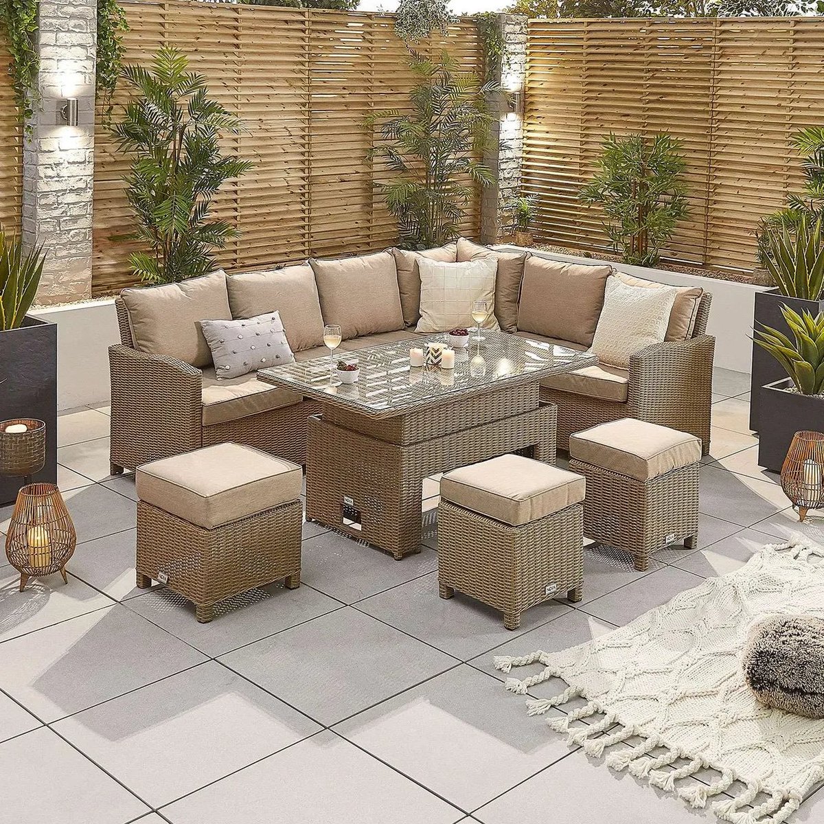 This Aston Ciara left or right hand casual dining set comes complete with a rising table and parasol hole for the best outdoor dinner parties!🤩

Shop now to save with our early bird sale...

bit.ly/3CeulmW

#DiningSet #OutdoorDining #CornerSofa