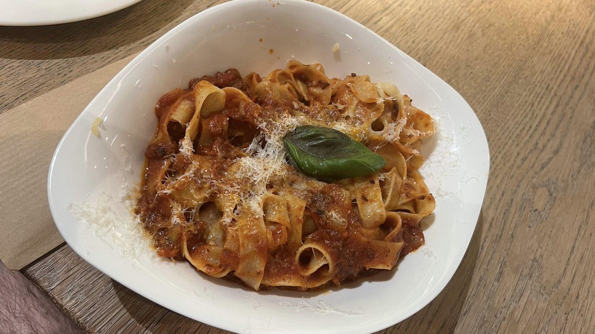 ThatDLPpodcast's tweet photo. #Vapianos in #DisneyVillage is such a good meal, have you ever eaten there? It’s a hidden gem (literally) #DisneylandParis #DLPR https://t.co/NUOHmW5eSJ