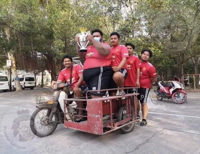 sshynwa's tweet image. Man Utds Quadruple  open top bus parade.. 😂