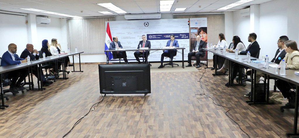 MECpy's tweet photo. Nos reunimos con miembros de la Fundación Qatarí @EAA_Foundation y @UNICEFParaguay 🤝

✳️Dando continuidad a los avances del proyecto liderado por la Primera Dama @silvana_abdo, que busca acortar brechas para la reinserción de niños y niñas al Sistema Educativo Nacional🇵🇾 🏫 https://t.co/AGRf7fmGzY