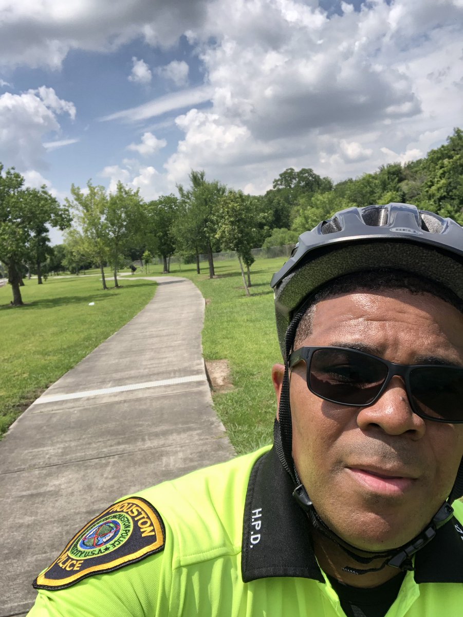 It’s a beautiful day for a bike ride in Southeast Houston. #Sunnyside Park 
#Edgewood Park
#Ghpal @GhpalBeaty