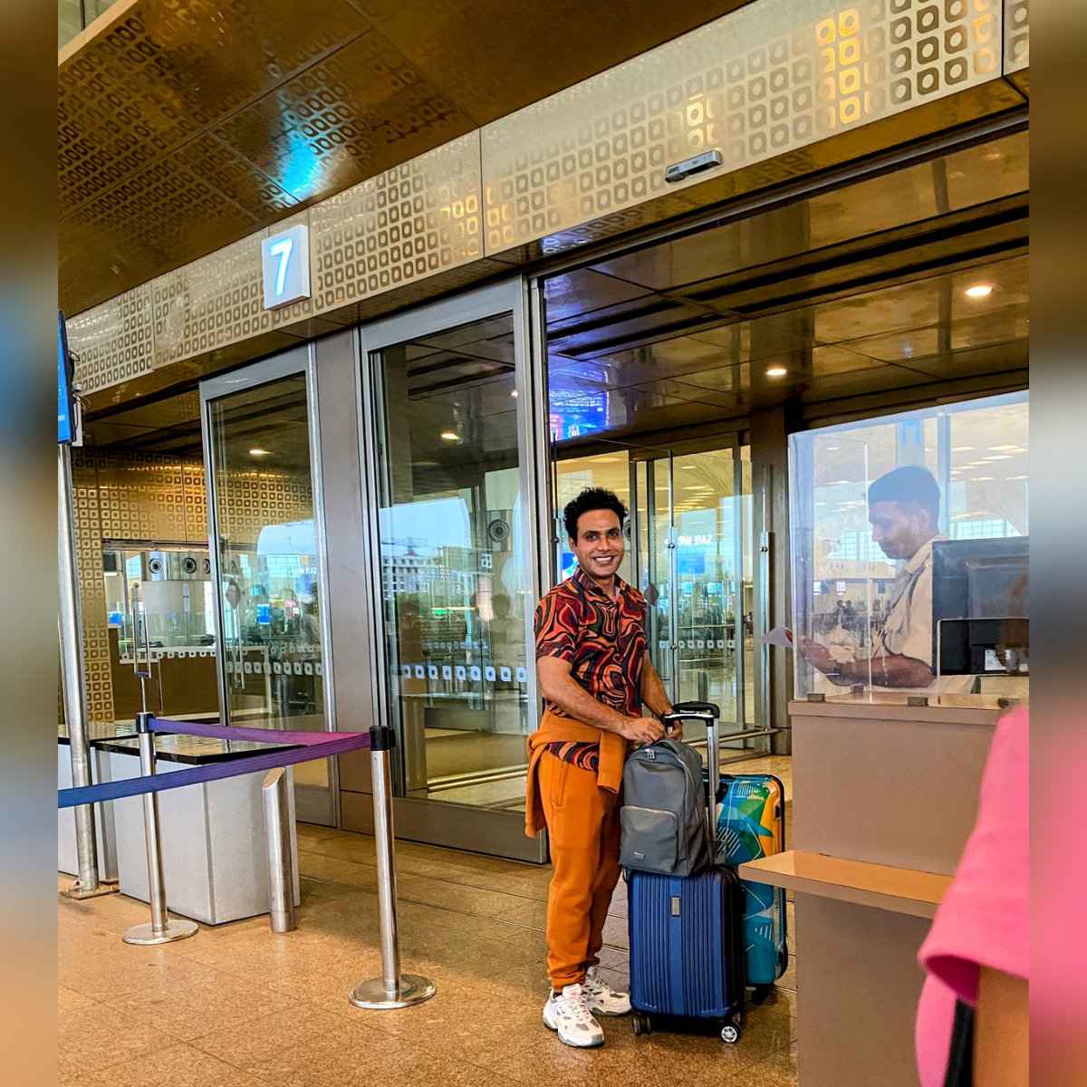 imsalimdiwan's tweet photo. On the way to America ✈️🇺🇸✈️
#traveldiaries #travelphotography #travelgram #travelpic #usa #feelingexited #actorlife #usatrip #landofopportunities #salimdiwan