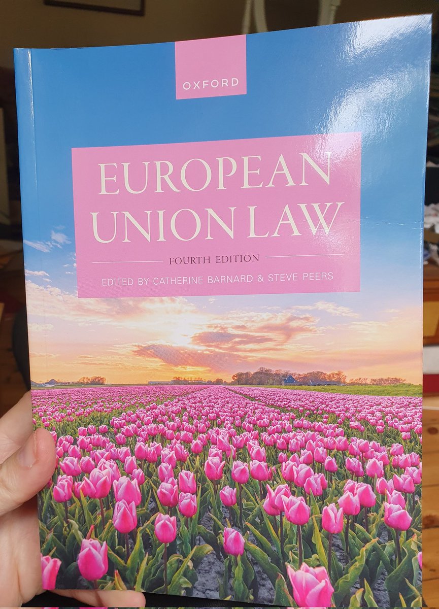 StevePeers's tweet photo. Nice to have my own copy of the 4th edition of European Union Law at last! Thanks as always to my wonderful co editor @CSBarnard24 and the many brilliant contributors. You can buy a copy for everyone you've ever met here:
https://t.co/mgxIwHVyBu https://t.co/dIuJD9wxvf