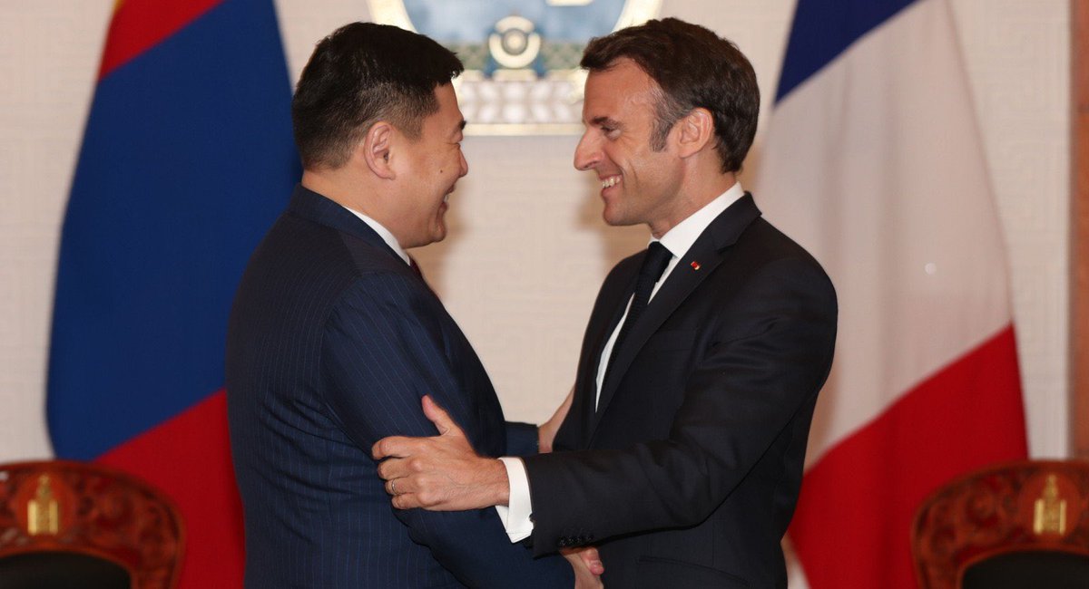 Ер нь Л.Оюун-Эрдэнээс маш том амбиц харагддаг. Сая Францын Ерөнхийлөгч Макроноос юу аминчлан хүссэн гэчихэв ээ👇🏻💯
 DNN.mn dnn.mn/post/131383/

“Далайд гарцгүй орнууд нэгдэж, нэг дуу хоолойтой болох бүлэг байгуулья. Та миний саналыг НҮБ болон “Их долоо”-гийн