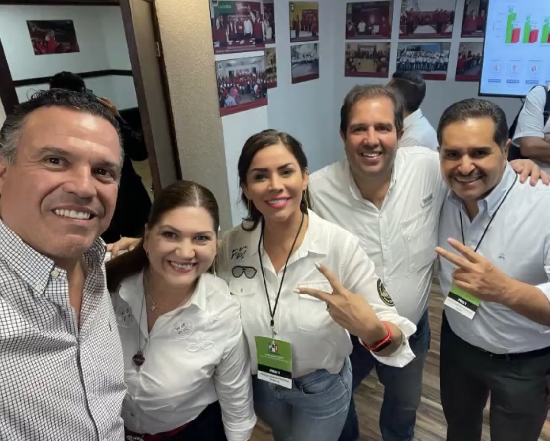 El equipo Nuevo León presente con @manolojim Gobernador #PaDelanteCoahuila 

Buenos días! 

@AndresCantuRmz @MariadeJesusAM @JoseLuisGarza8a @JuanEspinozaNL @GPPRIDiputados