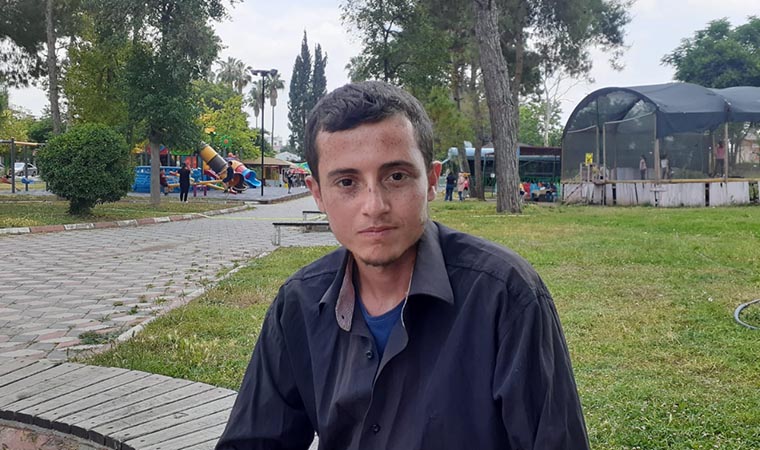 3 yıldır sokakta yaşayan gençten yardım çağrısı:
"Aç susuz kaldım, suyla karnımı doyurdum. Pazar yerlerinden çürük meyveler topladım. İş de bulamadım. Ben iş istiyorum, kalacak yer istiyorum"
cumhuriyet.com.tr/turkiye/3-yild…