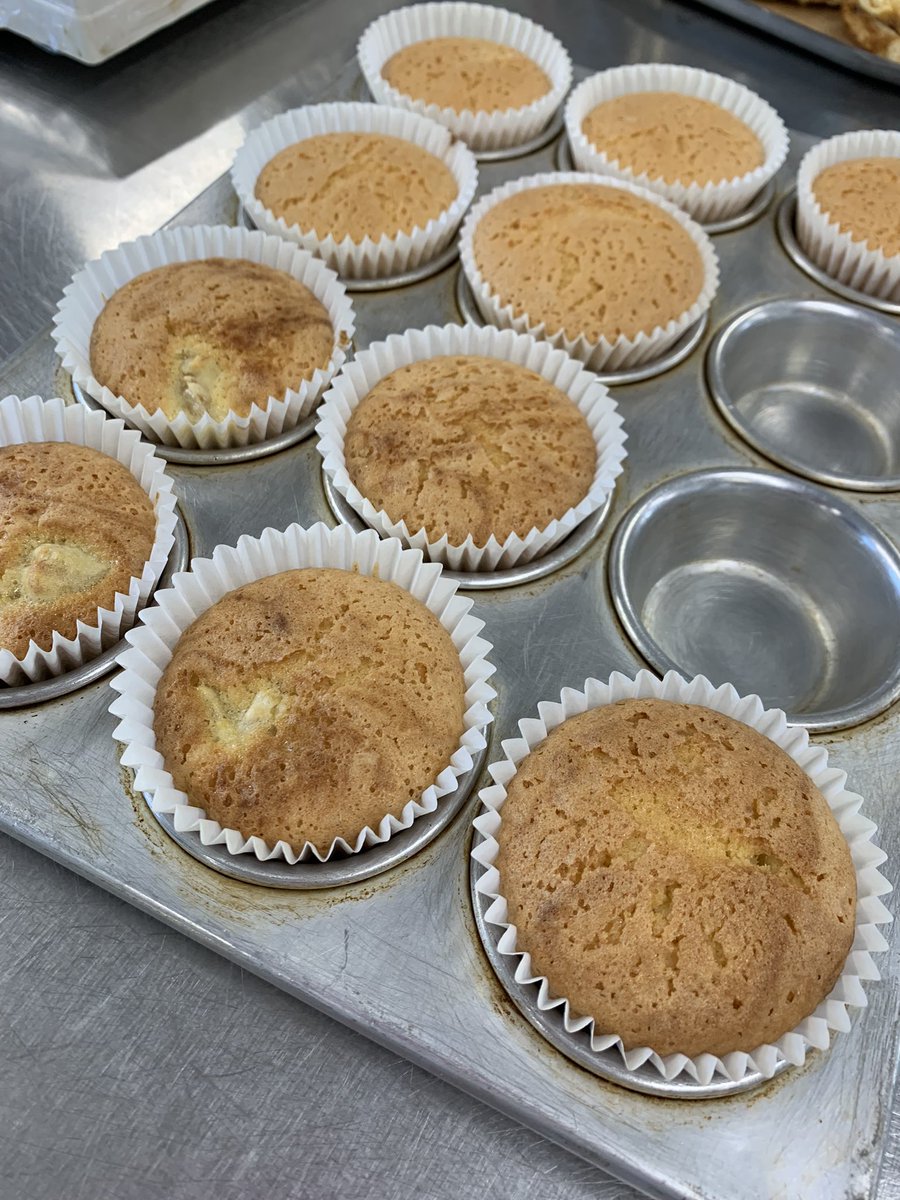 Catering for patient dietary needs this afternoon. Gluten free vanilla cupcakes and spiced banana cup cakes. 
Wish Twitter had a smell button….they smell lush 😋😋😋😋 #hospitalcatering
