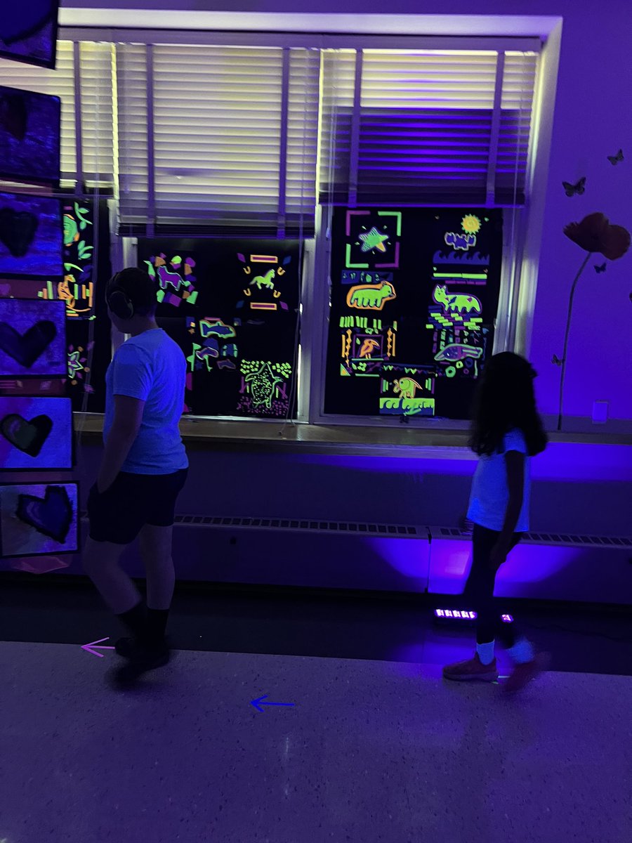 QRS_Smith's tweet photo. Today we had the pleasure of seeing the 4th grade glow in the dark art show, so much fun! #qrspride https://t.co/1DhQ5ypmdD