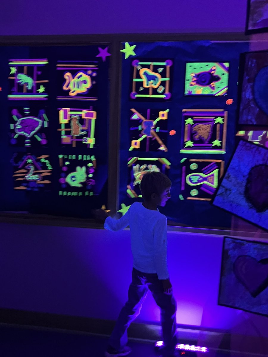 QRS_Smith's tweet photo. Today we had the pleasure of seeing the 4th grade glow in the dark art show, so much fun! #qrspride https://t.co/1DhQ5ypmdD