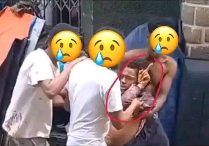 Nebat21111's tweet photo. 🚨
Please be a voice for Ethiopian Muslims. The government is demolitions the Mosque 🕌  and killing people 

- #AnwarMesjidMassacre
- #Justice4EthioMuslims
- #EthioMuslimsUnderAttack
- #StopMosqueDemolition
- #JusticeForEthiopianMuslims
- #SaveEthiopianMosques
- #SaveOurMosques https://t.co/xVX1J5tkDc