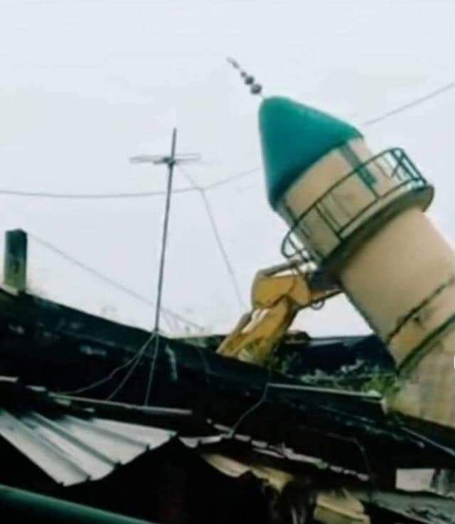 Nebat21111's tweet photo. 🚨
Please be a voice for Ethiopian Muslims. The government is demolitions the Mosque 🕌  and killing people 

- #AnwarMesjidMassacre
- #Justice4EthioMuslims
- #EthioMuslimsUnderAttack
- #StopMosqueDemolition
- #JusticeForEthiopianMuslims
- #SaveEthiopianMosques
- #SaveOurMosques https://t.co/xVX1J5tkDc