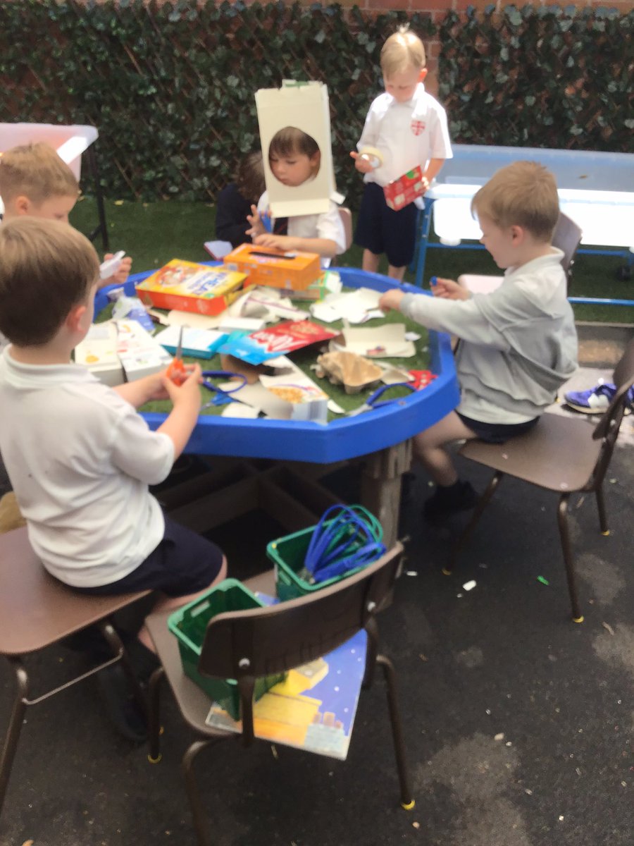 olgheyfs's tweet photo. The children had fun developing their fine motor skills and communication and language today making their space helmets. #OLGHEYFS #OLGHeyfs #OLGHeyfs #finemotorskills #communication #language #imagination #space #astronauts #spacehelmet https://t.co/AVVzxUrtdn
