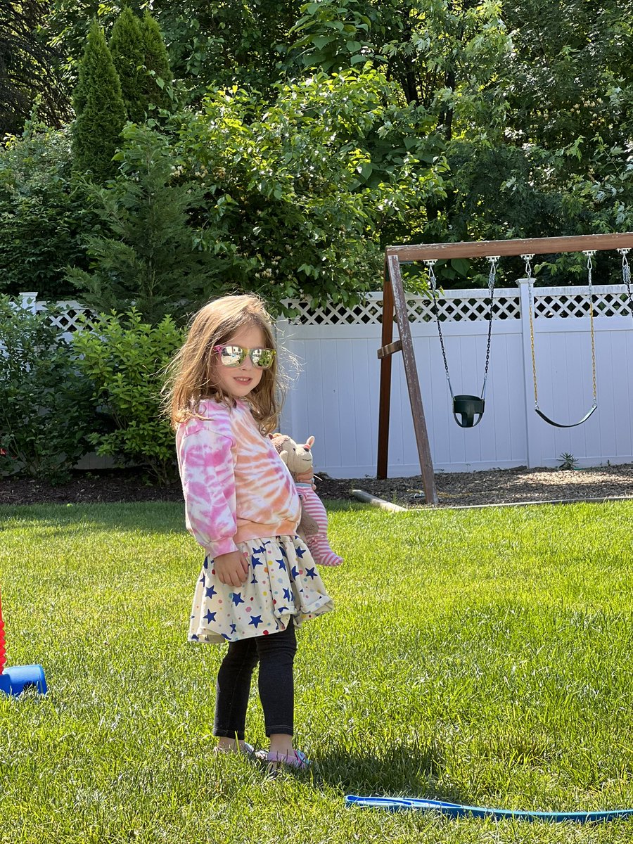 CahnEmily's tweet photo. Activities weโve blown through by 10:30 am: 3 kinds of coloring, play dough, swings, multiple snacks and meals ๐ตโ๐ซ #tonsilectomy #canshegobacktoschoolyet https://t.co/39X6JPAvJx