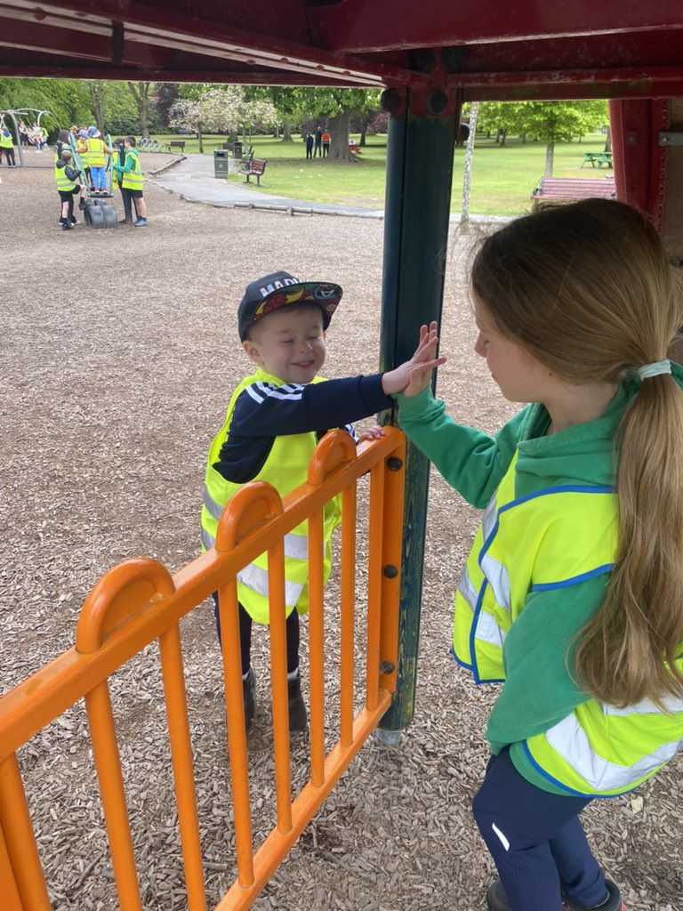 hzschoolnursery's tweet photo. We had a great time at Hazlehead Park on Thursday as part of our primary one transition programmeβ¦. #outandabout #hazleheadpark #solucky #getoutdoors #p1transition #ourlocalcommunity #buddies ππ¦πΌπ§πΌπΈπ³π»π @hazleheadschool https://t.co/b8tmT2GMcI