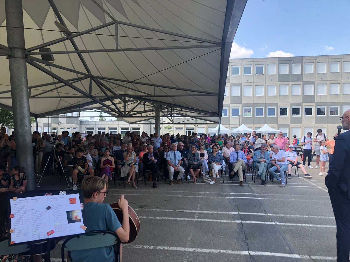 Mme PRESTAUX, IA DASEN s'est rendue le 3 juin à la célébration des 50 ans du <a href="/EmileGuillaumin/">Collège Emile GUILLAUMIN</a> <a href="/Villedemoulins/">Ville de Moulins</a> en présence de Mme le Préfet <a href="/Prefet03/">Préfet de l'Allier</a>, M. Bidaud <a href="/Allierdpt/">Allier Département</a> et M le Maire <a href="/PA_Perissol/">PA_Perissol</a> 
🎂visite 
🎂 film rétrospectif sur la vie étab
Dans la joie et la bonne humeur...