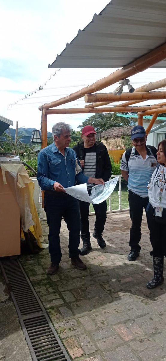 igacColombia's tweet photo. 🇨🇴🤝🇲🇽En el Marco de la #COMIXTA México-Colombia, visitamos La Calera junto a @INEGI_INFORMA.
Allí realizamos trabajo en campo para reconocer y validar en terreno, la realidad predial en relación con la información obtenida por tecnologías de observación de la tierra.💪 https://t.co/5zx1Bg5jyn