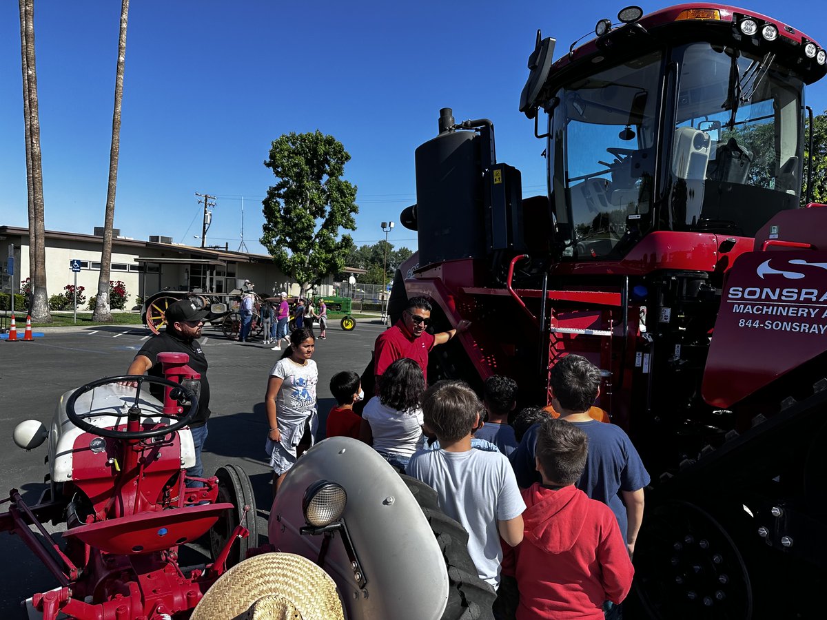 Sonsray Bakersfield showcasing our tractors to the children of Buttonwillow Elementary School 😎 Many of the children's parents work in the local fields, and with hopes of inspiring the next generation of farmers, we were happy to attend!